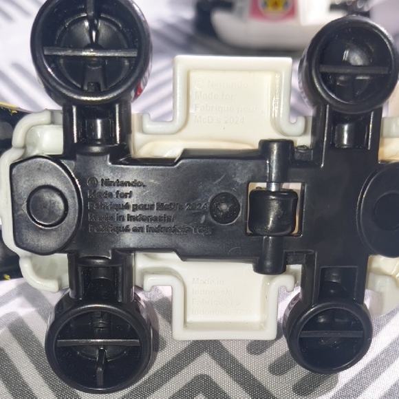 Set of 4 Mario Kart 8 Deluxe McDonald's Toys - Mario Luigi Peach Donkey Kong DK - Picture 5 of 16